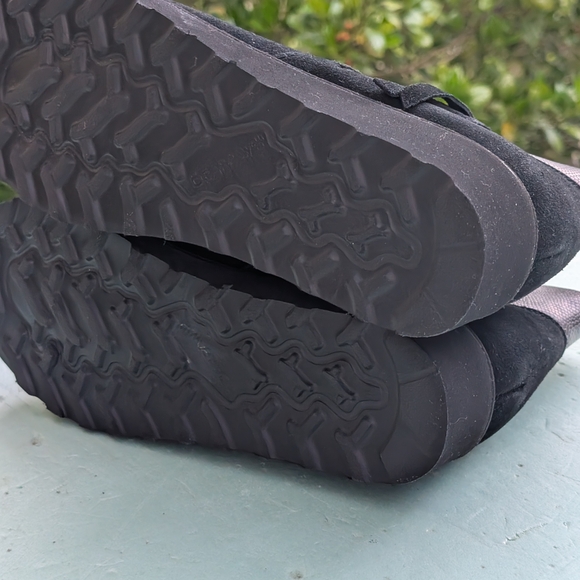 Black Ankle Boots with Elastic Panels and Durable Sole - Picture 11 of 16